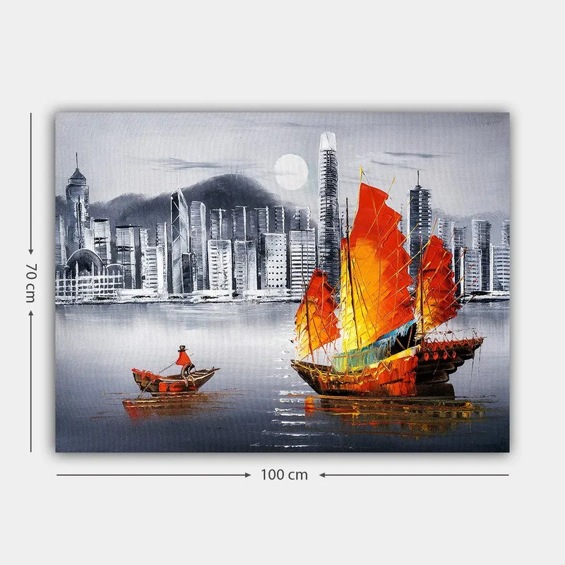 Canvastavla 70x100 cm - Färgstark segelbåt med röda segel på en spegelblanka vattenyta, omgiven av en modern stadsbild - Röd / Orange / Blå - Inredning & dekor - Tavlor & konst - Canvastavla