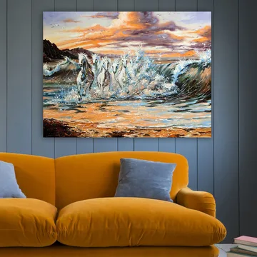 Canvastavla 70x100 cm - Fem vita hästar som galopperar genom vågorna vid solnedgången - Vit / Blå / Orange - Inredning & dekor - Tavlor & konst - Canvastavla