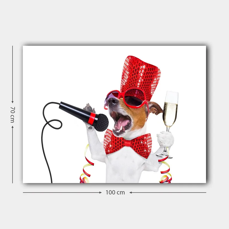 Canvastavla 70x100 cm - Festlig hund som sjunger i mikrofon och håller ett champagneglas - Röd / Vit / Svart - Inredning & dekor - Tavlor & konst - Canvastavla