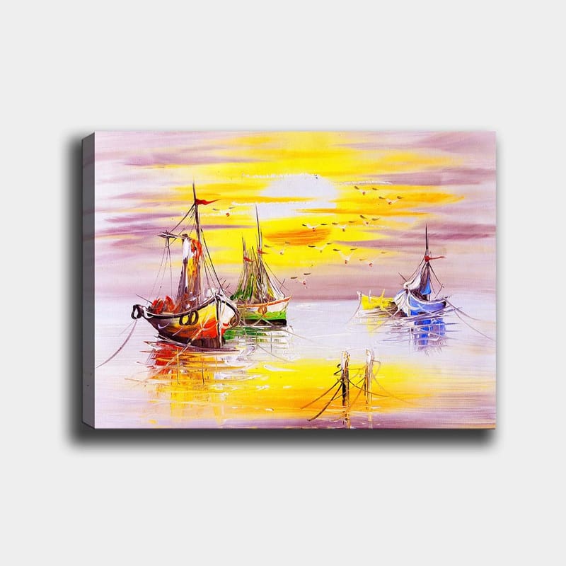Canvastavla 70x100 cm - Flera färgglada båtar som ligger stilla i en solig hamn, Gul / Grön / Röd