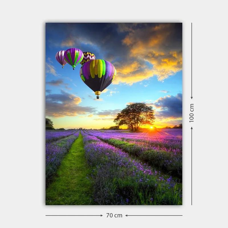Canvastavla 70x100 cm - Flera färgglada luftballonger sväva över ett lavendelfält i solnedgångens ljus - Lila / Grön / Svart - Inredning & dekor - Tavlor & konst - Canvastavla