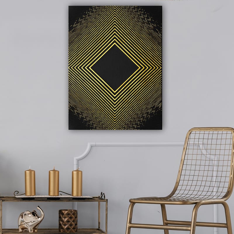 Canvastavla 70x100 cm - Geometrisk komposition med diagonala linjer som formar en diamant i guld mot en svart bakgrund - Guld / Svart - Inredning & dekor - Tavlor & konst - Canvastavla