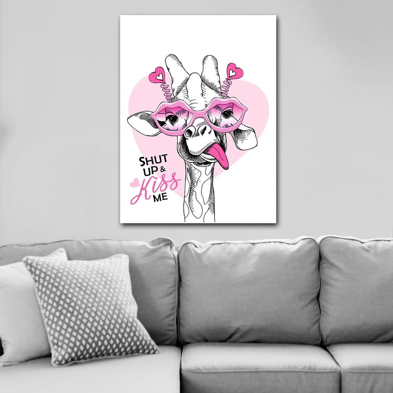 Canvastavla 70x100 cm - Giraff med stora rosa glasögon och en lekfull attityd - Rosa / Svart / Vitt - Inredning & dekor - Tavlor & konst - Canvastavla