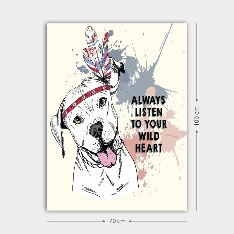 Canvastavla 70x100 cm - Glad hund med fjädrar och en band runt huvudet som uppmanar till att lyssna på sitt vilda hjärta - Vit / Röd / Blå - Inredning & dekor - Tavlor & konst - Canvastavla