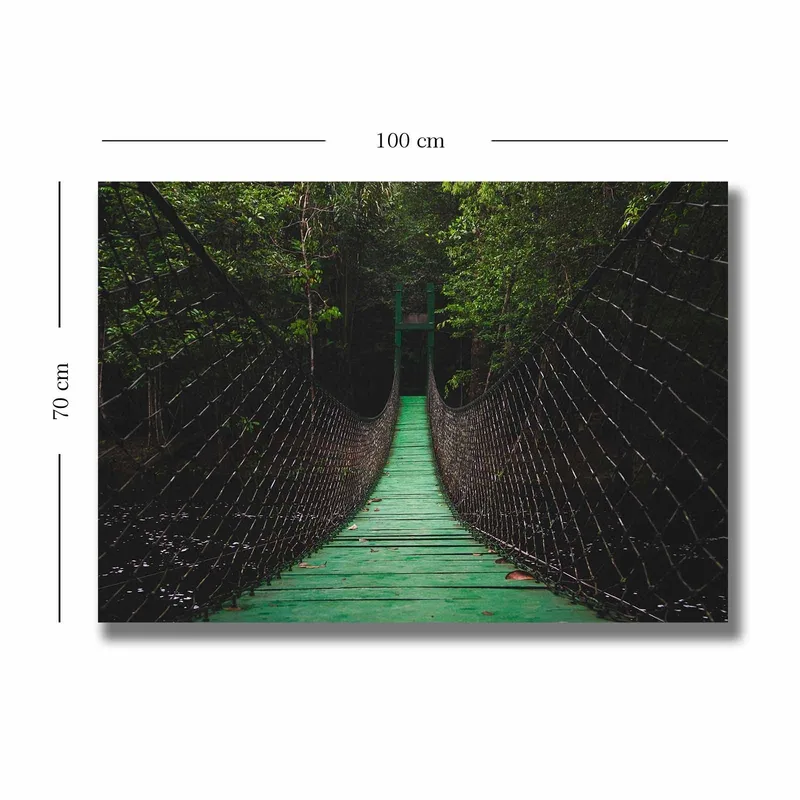 Canvastavla 70x100 cm - Hängbro som sträcker sig genom en grönskande skog - Grön / Svart - Inredning & dekor - Tavlor & konst - Canvastavla