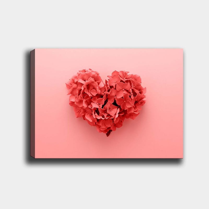 Canvastavla 70x100 cm - Hjärtformad komposition av blommor i en romantisk och lekfull stil, Korallröd / Ljusrosa