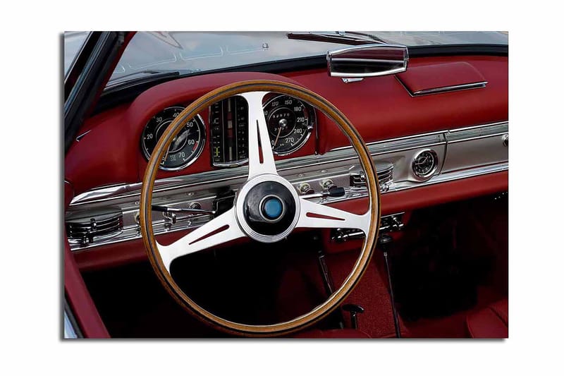 Canvastavla 70x100 cm - Klassisk bilinteriör med fokus på ratten och instrumentpanelen - Röd / Silver / Svart - Inredning & dekor - Tavlor & konst - Canvastavla