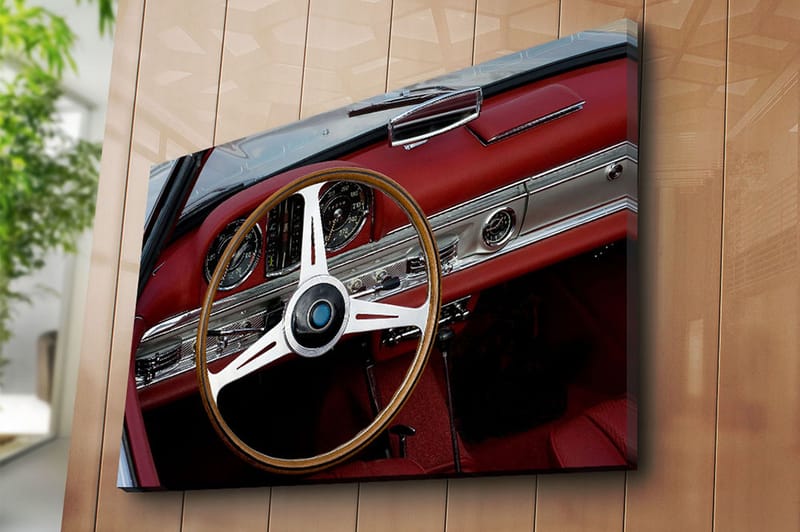 Canvastavla 70x100 cm - Klassisk bilinteriör med fokus på ratten och instrumentpanelen - Röd / Silver / Svart - Inredning & dekor - Tavlor & konst - Canvastavla