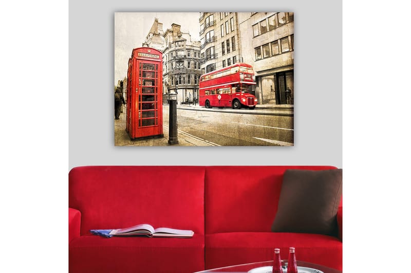 Canvastavla 70x100 cm - Klassisk röd telefonkiosk och en röd dubbeldäckare på en stadsgata - Röd / Grå - Inredning & dekor - Tavlor & konst - Canvastavla