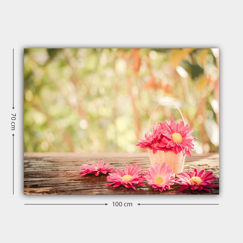 Canvastavla 70x100 cm - Korg fylld med rosa blommor på en träyta - Rosa / Gult / Brunt - Inredning & dekor - Tavlor & konst - Canvastavla