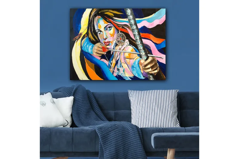 Canvastavla 70x100 cm - Kraftfull kvinna som spänner en pilbåge, omgiven av färgglada band - Blå / Röd / Gul - Inredning & dekor - Tavlor & konst - Canvastavla