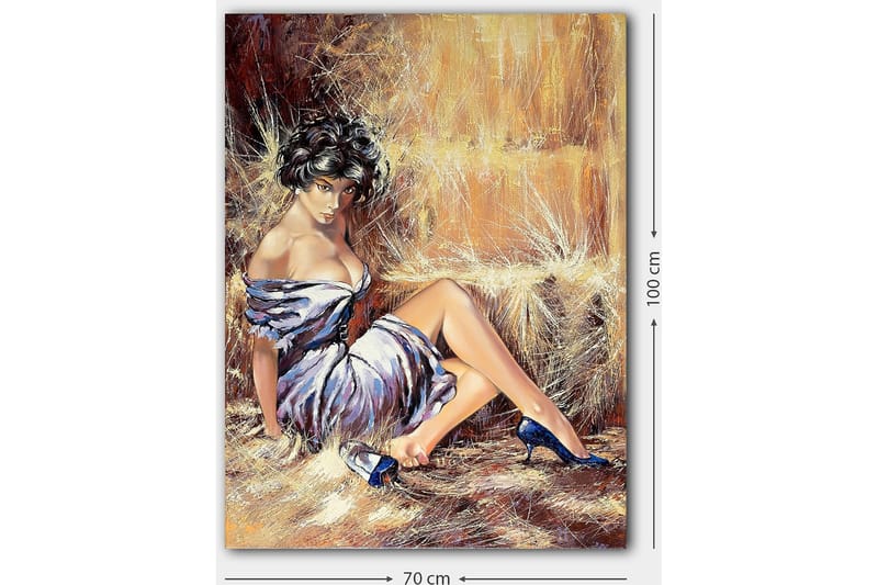 Canvastavla 70x100 cm - Kvinna i en elegant klänning som sitter avslappnat med en självsäker blick - Vit / Brun / Blå - Inredning & dekor - Tavlor & konst - Canvastavla