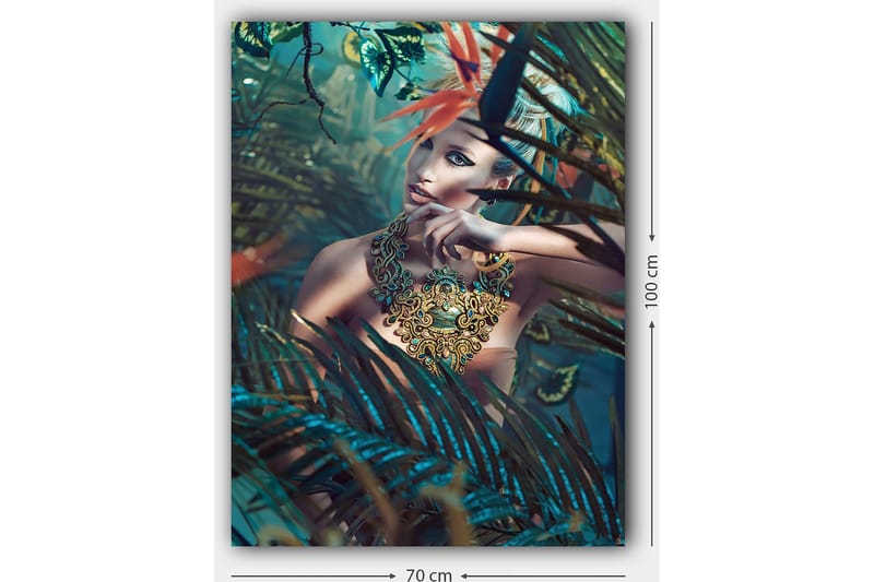 Canvastavla 70x100 cm - Kvinna i en tät, grönskande miljö med en intrikat smyckesdetalj som fångar uppmärksamheten - Mörkgrön / Turkos / Beige - Inredning & dekor - Tavlor & konst - Canvastavla