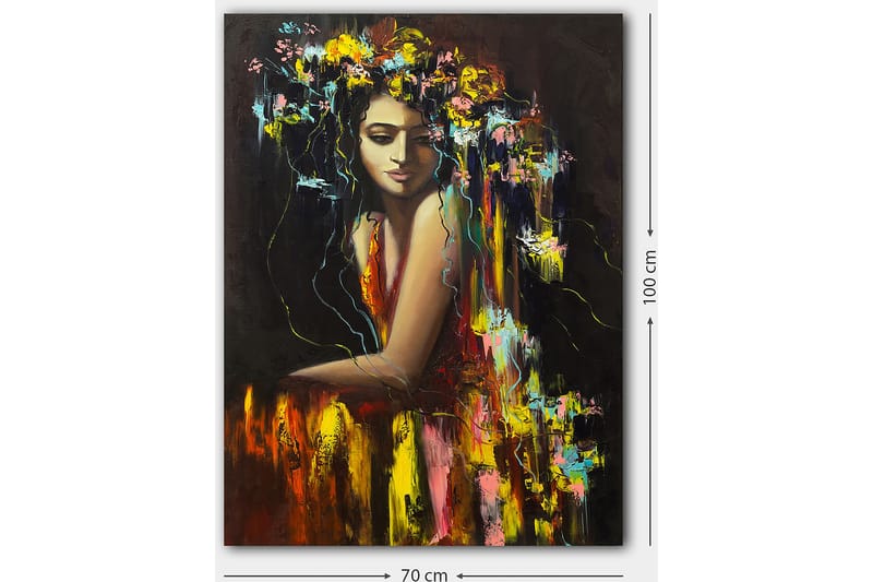 Canvastavla 70x100 cm - Kvinna med blommor i håret, som utstrålar en känsla av mystik och skönhet - Mörkröd / Gul / Grön - Inredning & dekor - Tavlor & konst - Canvastavla