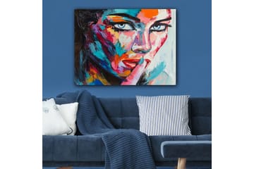 Canvastavla 70x100 cm - Kvinna med en mystisk blick som håller ett finger mot läpparna i en tyst gest - Blå / Röd / Orange - Inredning & dekor - Tavlor & konst - Canvastavla