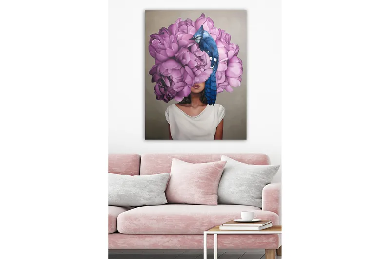 Canvastavla 70x100 cm - Kvinna med ett huvud av stora, lila blommor och en blå fågel som sitter på blommorna - Lila / Blå - Inredning & dekor - Tavlor & konst - Canvastavla