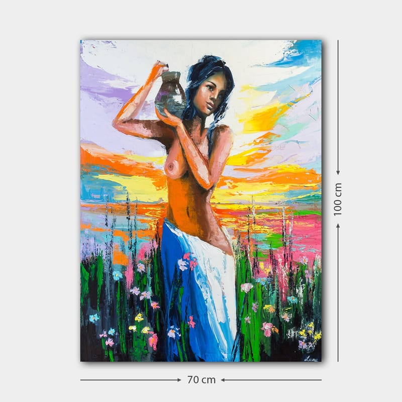 Canvastavla 70x100 cm - Kvinna som bär en kruka, omgiven av blommor och en färgsprakande himmel vid solnedgången - Orange / Blå / Grön - Inredning & dekor - Tavlor & konst - Canvastavla