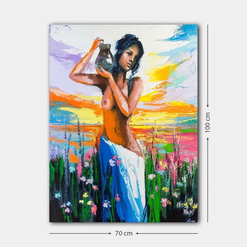 Canvastavla 70x100 cm - Kvinna som bär en kruka, omgiven av blommor och en färgsprakande himmel vid solnedgången - Orange / Blå / Grön - Inredning & dekor - Tavlor & konst - Canvastavla