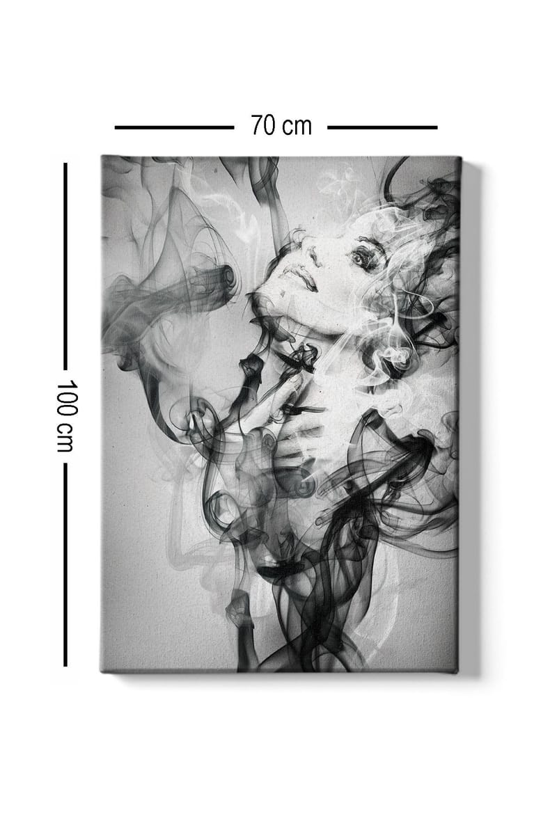 Canvastavla 70x100 cm - Kvinna som framträder ur svävande rökformationer - Svart / Grå / Vit - Inredning & dekor - Tavlor & konst - Canvastavla