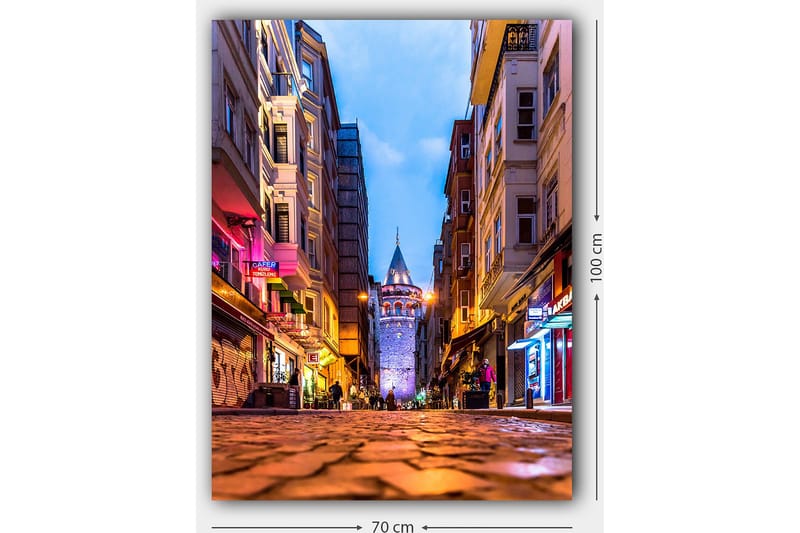 Canvastavla 70x100 cm - Livlig stadsbild med Galata-tornet som huvudfokus i en smal gata - Blå / Orange / Lila - Inredning & dekor - Tavlor & konst - Canvastavla