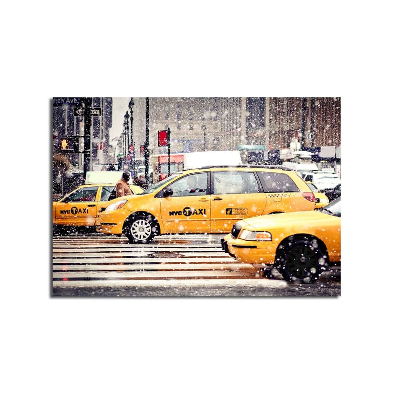 Canvastavla 70x100 cm - Livlig stadsbild med gula taxibilar som kör genom snöfall i New York City - Gul / Svart - Inredning & dekor - Tavlor & konst - Canvastavla