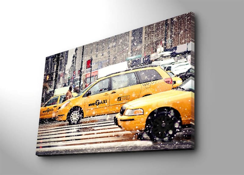 Canvastavla 70x100 cm - Livlig stadsbild med gula taxibilar som kör genom snöfall i New York City, Gul / Svart
