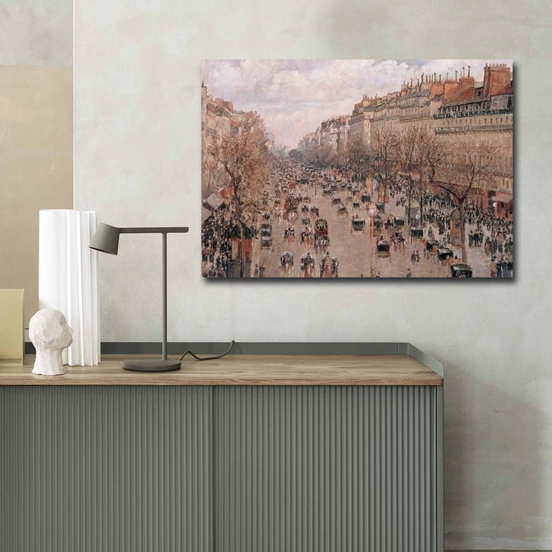 Canvastavla 70x100 cm - Livlig stadsbild med människor och hästdragna vagnar på en gata omgiven av träd och byggnader - Ljusrosa / Beige / Mörkgrön - Inredning & dekor - Tavlor & konst - Canvastavla