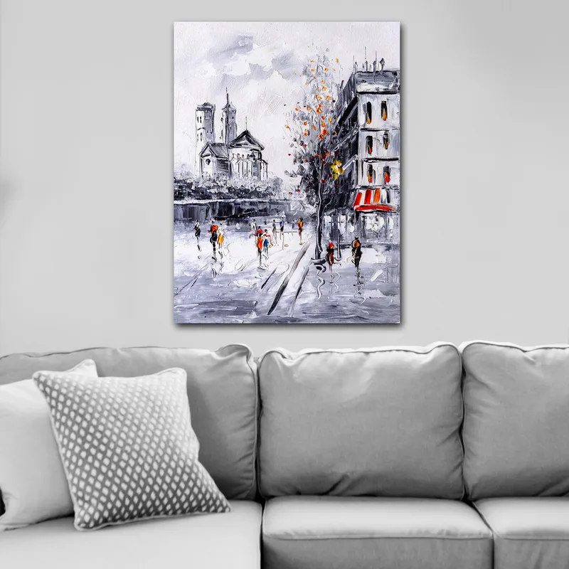 Canvastavla 70x100 cm - Livlig stadsbild med människor som promenerar framför en kyrka och byggnader i en höstlig miljö - Grå / Orange / Svart - Inredning & dekor - Tavlor & konst - Canvastavla