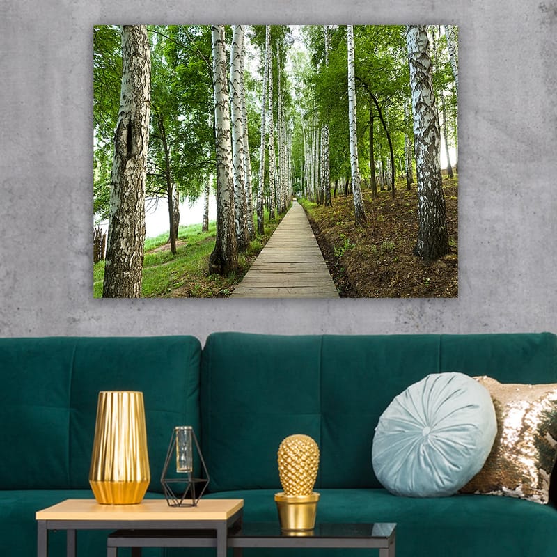 Canvastavla 70x100 cm - Lugn skogsväg omgiven av björkar och grönskande vegetation - Grön / Vit / Brun - Inredning & dekor - Tavlor & konst - Canvastavla