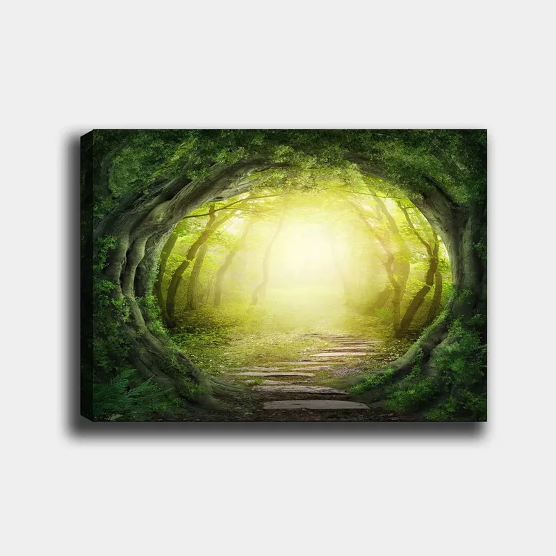 Canvastavla 70x100 cm - Magisk skogsgång med ljus som strålar genom trädens grönska, Grön / Ljusgul