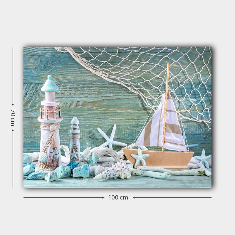 Canvastavla 70x100 cm - Maritim scen med en segelbåt, fyrtorn och sjöstjärnor i en strandmiljö - Blå / Vit / Beige - Inredning & dekor - Tavlor & konst - Canvastavla