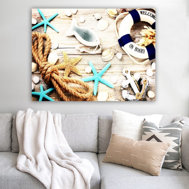 Canvastavla 70x100 cm - Maritim stillhet med sjöstjärnor, snäckor och en livboj som skapar en somrig känsla - Turkos / Beige / Gult - Inredning & dekor - Tavlor & konst - Canvastavla