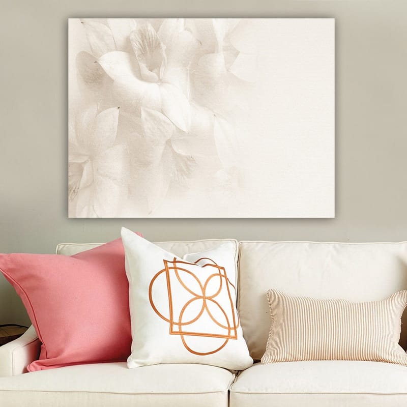 Canvastavla 70x100 cm - Mjuka blommor i subtila nyanser av vitt - Vit / Ljusbeige - Inredning & dekor - Tavlor & konst - Canvastavla