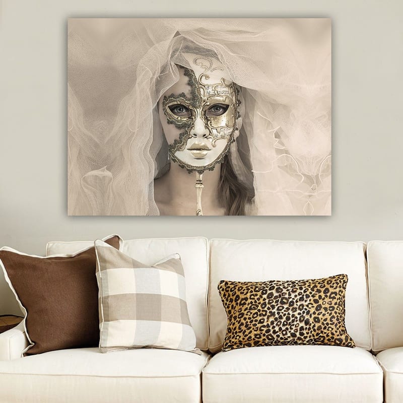 Canvastavla 70x100 cm - Mystisk kvinna med en detaljerad mask och slöja som skapar en drömlik atmosfär - Vit / Guld / Svart - Inredning & dekor - Tavlor & konst - Canvastavla