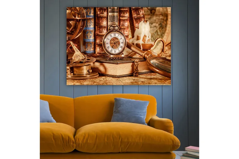 Canvastavla 70x100 cm - Nostalgisk samling av antika föremål inklusive en fickur, böcker och en ljusstake - Guld / Brunt / Beige - Inredning & dekor - Tavlor & konst - Canvastavla
