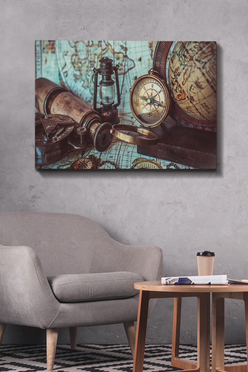 Canvastavla 70x100 cm - Nostalgisk samling av navigationsverktyg och en gammal karta - Brun / Guld / Grön - Inredning & dekor - Tavlor & konst - Canvastavla