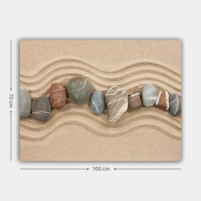 Canvastavla 70x100 cm - Rad av släta stenar placerade på en sandig yta med vågiga mönster - Sandbeige / Grå / Rödbrun - Inredning & dekor - Tavlor & konst - Canvastavla