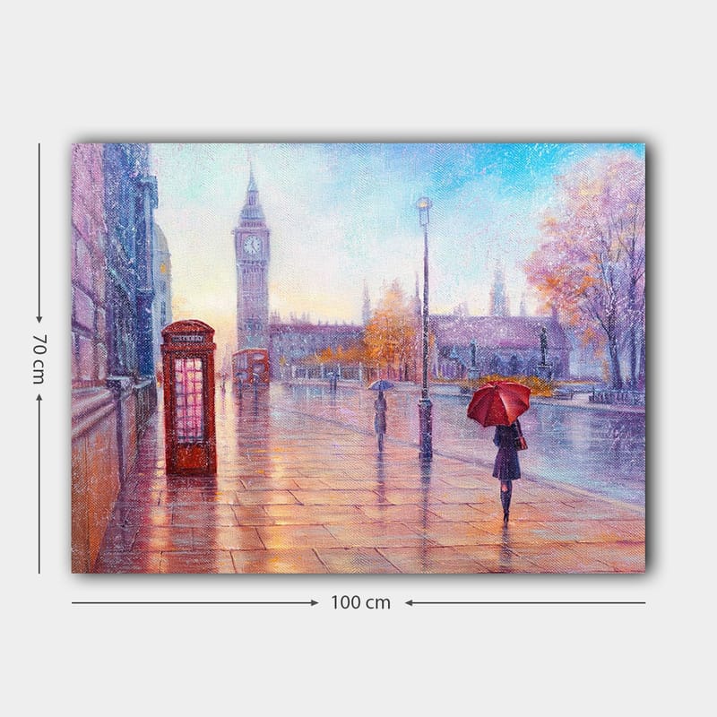 Canvastavla 70x100 cm - Regnig stadsbild med en röd telefonkiosk och en person med röd paraply som promenerar längs en blöt gata - Röd / Blå / Orange - Inredning & dekor - Tavlor & konst - Canvastavla