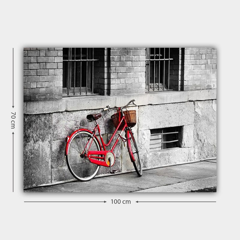 Canvastavla 70x100 cm - Röd cykel lutad mot en grå vägg i en urban miljö - Röd / Grå - Inredning & dekor - Tavlor & konst - Canvastavla