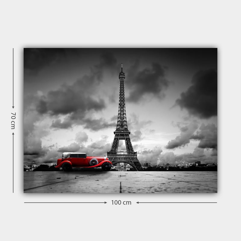 Canvastavla 70x100 cm - Röd vintagebil framför Eiffeltornet i en svartvit stadsmiljö - Röd / Svart / Vit - Inredning & dekor - Tavlor & konst - Canvastavla