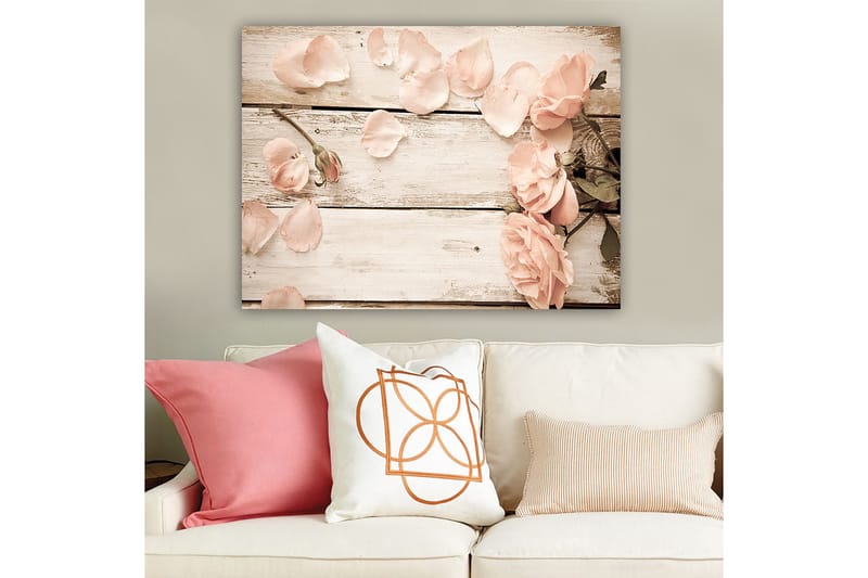 Canvastavla 70x100 cm - Romantisk komposition av rosor och rosenblad på en träyta - Ljusrosa / Grön - Inredning & dekor - Tavlor & konst - Canvastavla