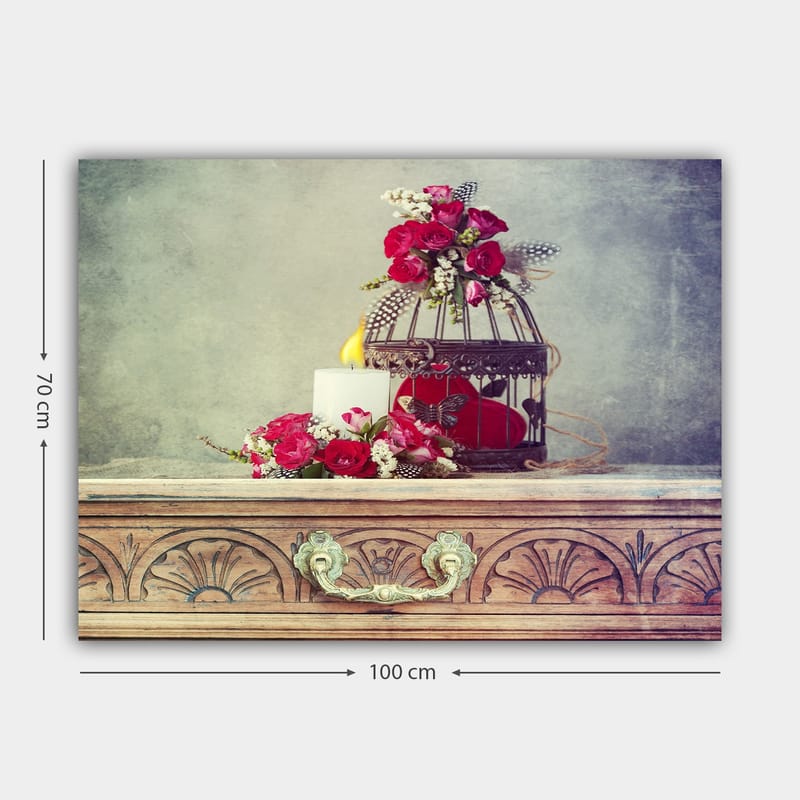 Canvastavla 70x100 cm - Romantisk komposition med blommor, ett ljus och en fågelbur - Djupröd / Vit / Grön - Inredning & dekor - Tavlor & konst - Canvastavla