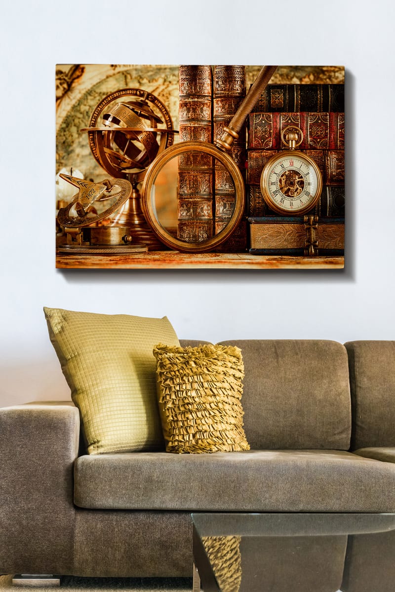 Canvastavla 70x100 cm - Samling av antika navigationsverktyg och böcker som förmedlar en känsla av historia och upptäcktsresande - Guld / Brunt / Mörkröd - Inredning & dekor - Tavlor & konst - Canvastavla