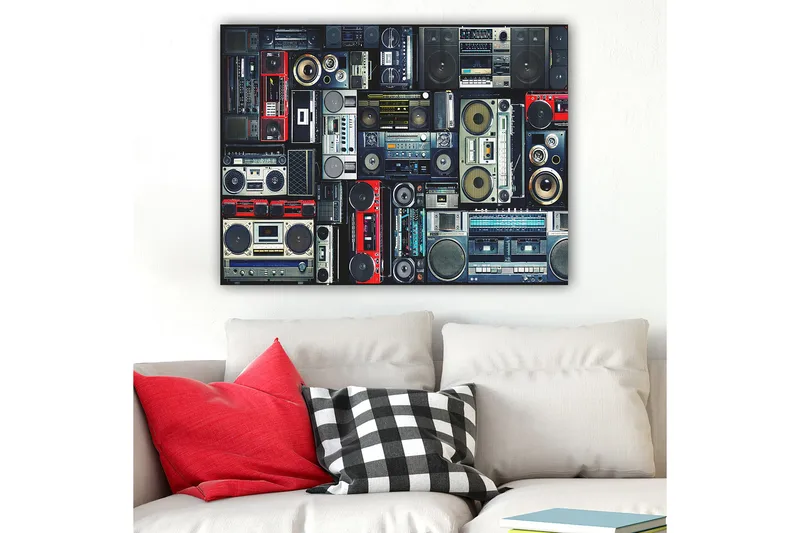 Canvastavla 70x100 cm - Samling av retro ljudsystem och kassettspelare i olika storlekar och former - Röd / Svart / Grå - Inredning & dekor - Tavlor & konst - Canvastavla
