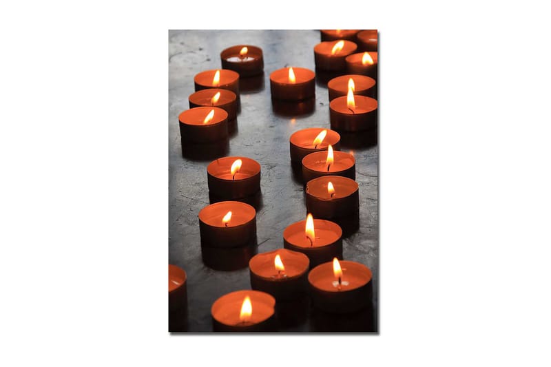 Canvastavla 70x100 cm - Samling av tända värmeljus som skapar en varm och inbjudande atmosfär - Orange / Svart - Inredning & dekor - Tavlor & konst - Canvastavla