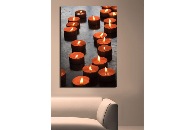 Canvastavla 70x100 cm - Samling av tända värmeljus som skapar en varm och inbjudande atmosfär - Orange / Svart - Inredning & dekor - Tavlor & konst - Canvastavla