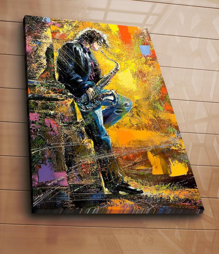 Canvastavla 70x100 cm - Saxofonist som spelar med passion i en färgsprakande miljö - Gult / Blått / Svart - Inredning & dekor - Tavlor & konst - Canvastavla
