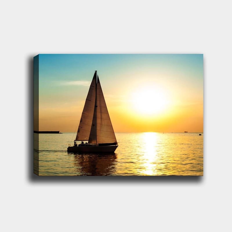 Canvastavla 70x100 cm - Segelbåt glider fram över en spegelblanka sjö i solnedgångens gyllene ljus - Guld / Blå / Vit - Inredning & dekor - Tavlor & konst - Canvastavla