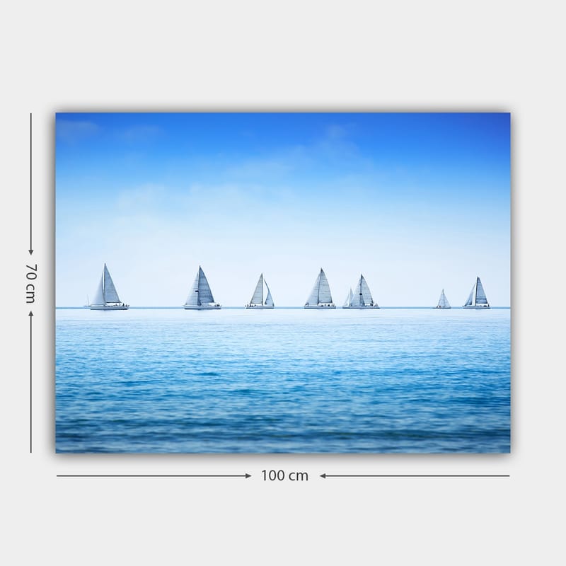 Canvastavla 70x100 cm - Segelbåtar som glider fram över en lugn sjö under en klar blå himmel - Blå / Vit - Inredning & dekor - Tavlor & konst - Canvastavla