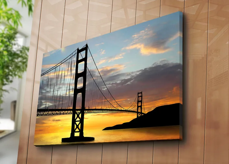 Canvastavla 70x100 cm - Silhuett av en bro mot en färgsprakande solnedgång - Orange / Svart / Blå - Inredning & dekor - Tavlor & konst - Canvastavla